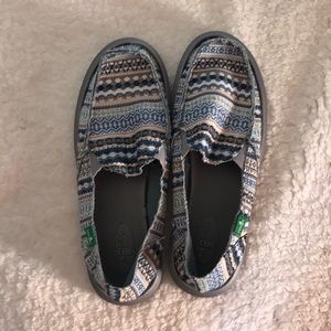 Boho patterned sanuk never worn